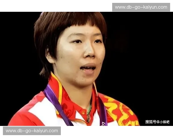 冰封王座与重锤出击：当张怡宁遇见李晓霞，谁才是国乒史上的终极战神？