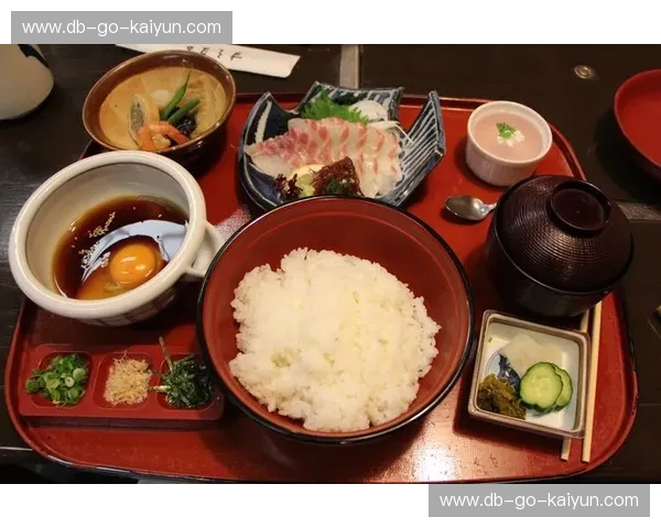 绿茵场上的“乌冬”与“清流”：赞岐釜玉vs岐阜FC，一场关乎信仰与热爱的灵魂博弈